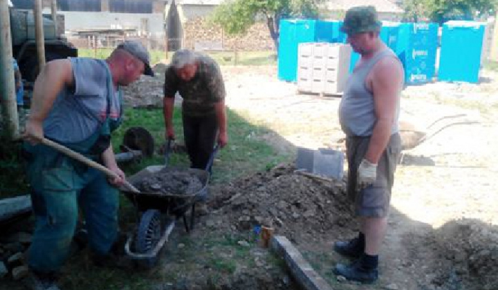 6. fotografia fotogalérie Výstavba garážov 2015