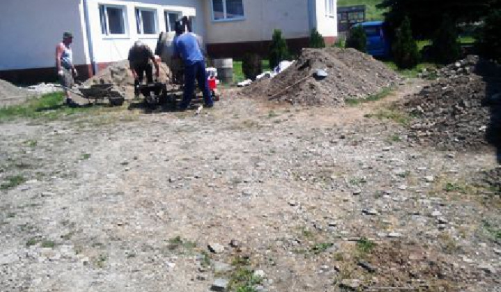 Výstavba garážov 2015
