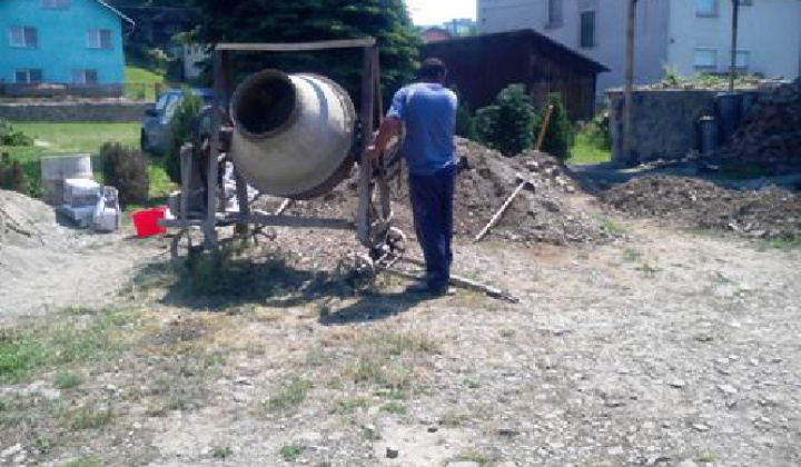Výstavba garážov 2015