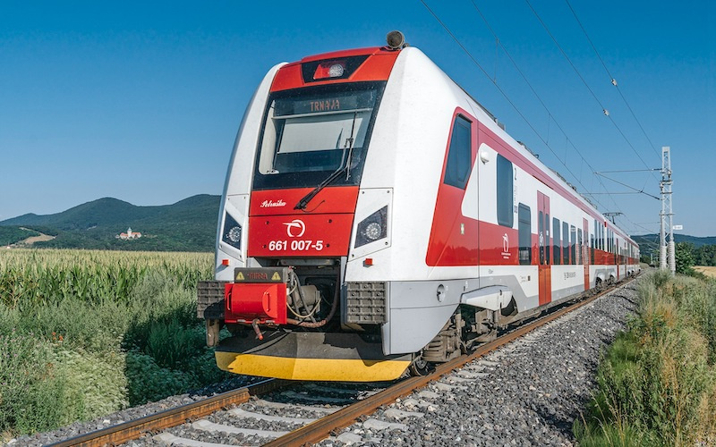 Fotka - Výluka vlakovej dopravy 10.6.-12.06.2025 Medzilaborce mesto - Radvaň /lab.