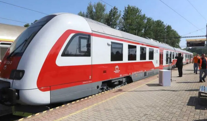 Fotka - Výluka vlakovej dopravy